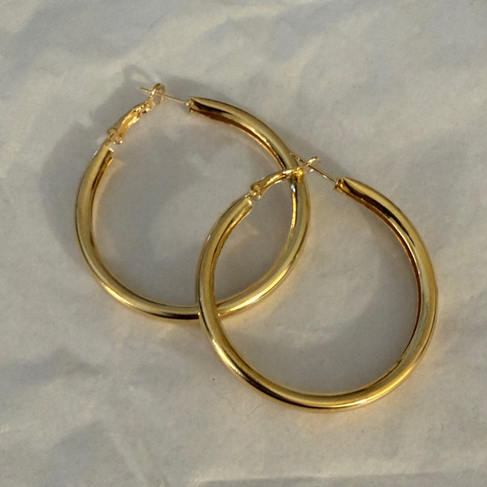 Elegant Costume Jewelry Gold Hoop Earrings Set - Picture 2 of 5